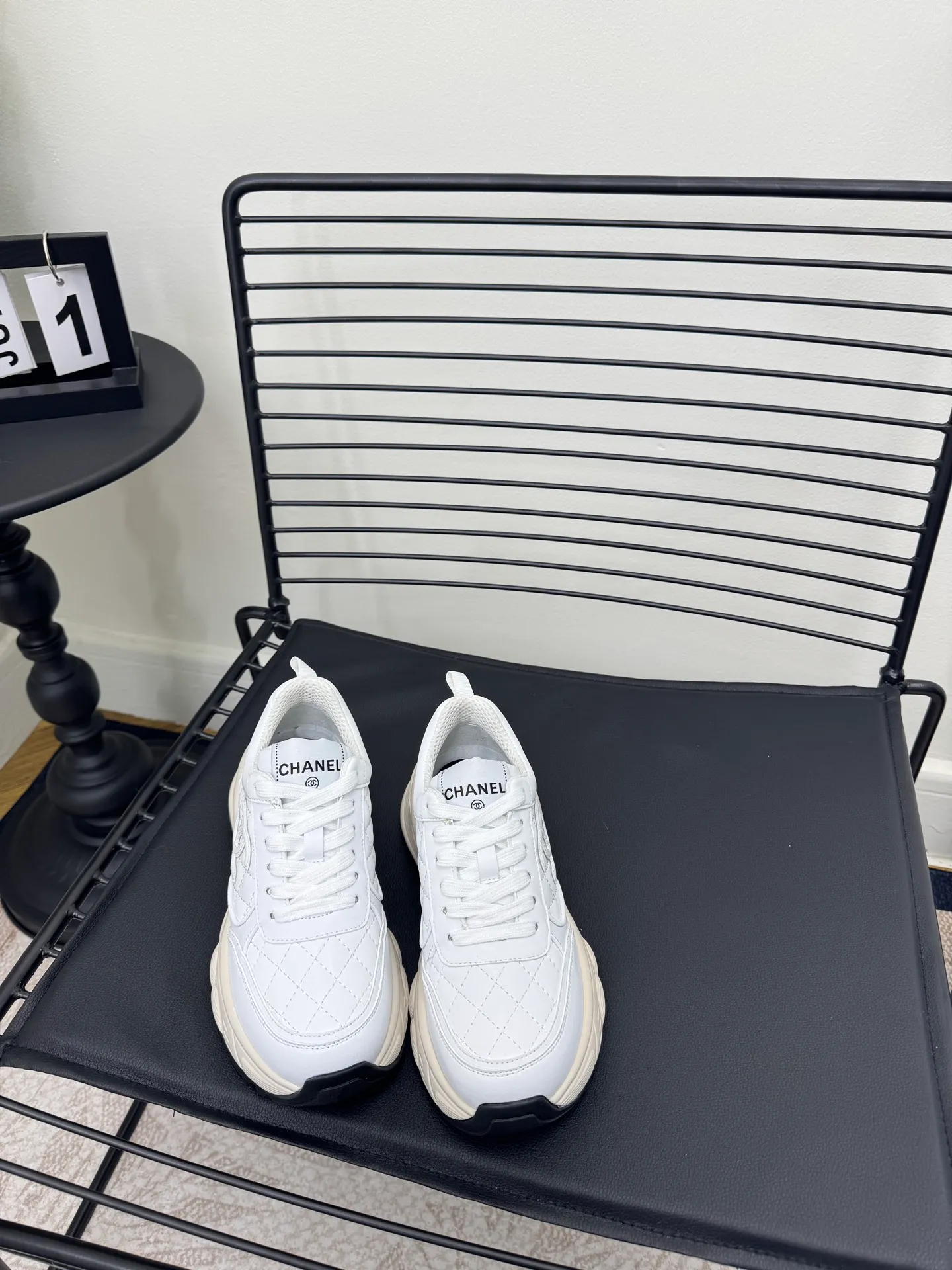 Men's men's shoes P660! Size: 35-41 Chanel 25C new Chanel sports and casual shoes. Versatile white shoes. You can’t go wrong with the styles. The contrasting colors are full of vitality. The logo embossed on the side is very delicate on the feet. The upper is made of original customized materials. The original outsole.